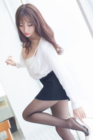 唐伯虎里戴眼罩的高三女生是谁_超清影视在线观看